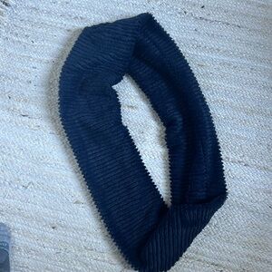 Navy 360 scarf. Very warm, cozy and chic.